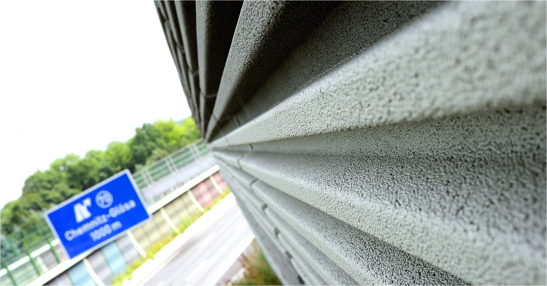  Architekturfotografie. Schallschutzwand an der Autobahn A9 bei Chemnitz für die DEGES Gruppe. Materialstudie und Implementierung in die vorhandene Landschaft. Copyright by Fotostudio Jörg Riethausen 