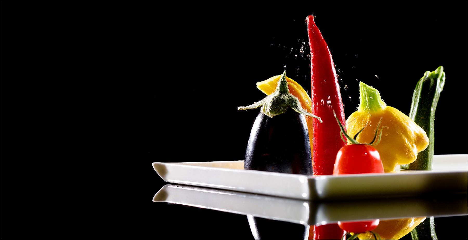  Food Fotografie. Gemüse mit Wassertropfen. Digital Mittelformattechnik im Studio. Copyright by Fotostudio Jörg Riethausen 