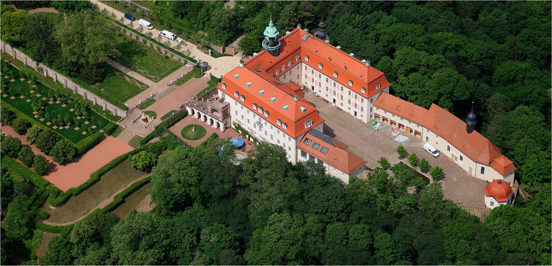  Luftbildfotografie. Schloss Lichtenwalde bei Chemnitz aus der Luft aufgenommen. Copyright by Fotostudio Jörg Riethausen 