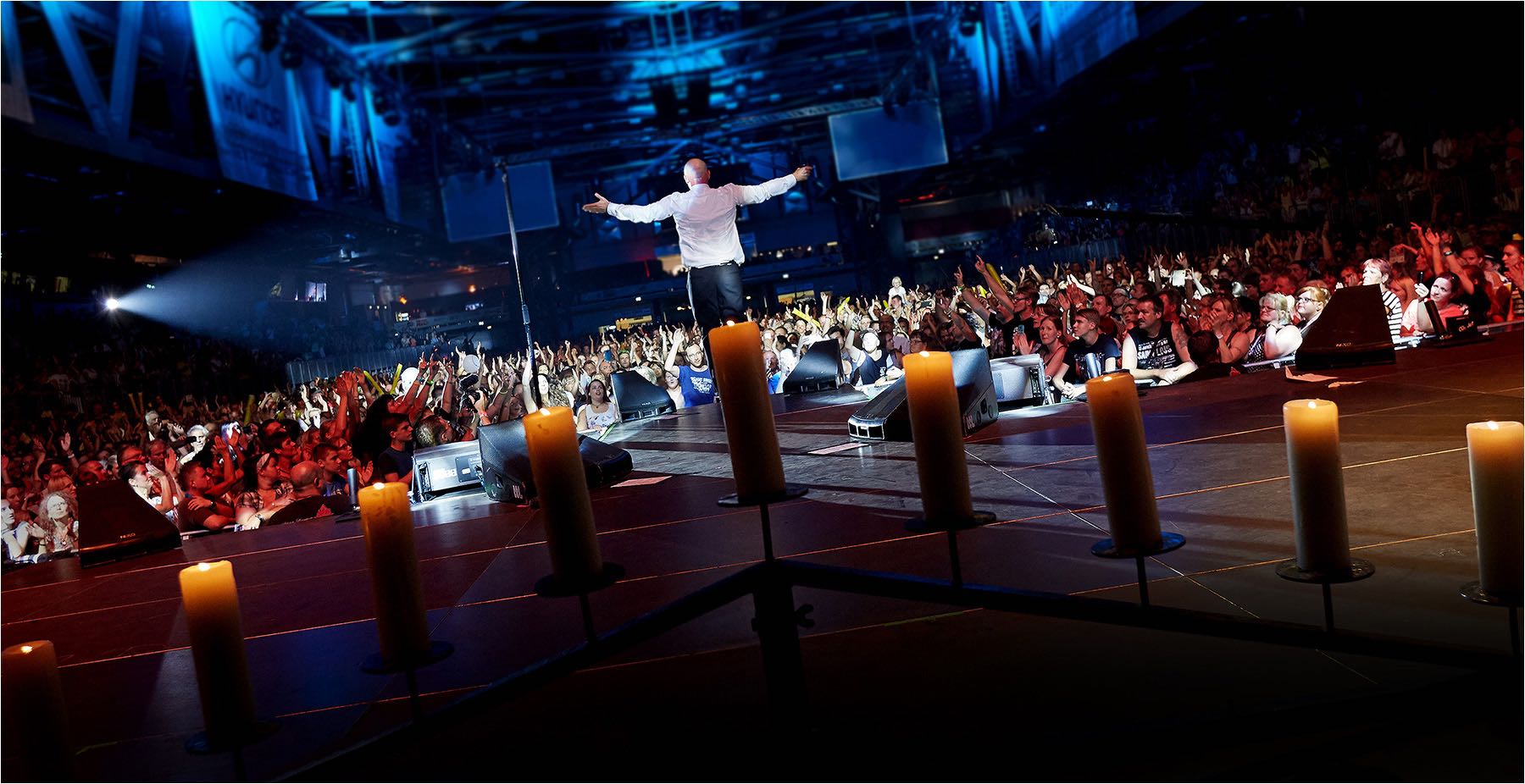  Reportagefotografie. Abschlusskonzert von „Unheilig“ in der Messe Chemnitz.  Digital Kleinbild mit vorhandenem Licht. Copyright by Fotostudio Jörg Riethausen 