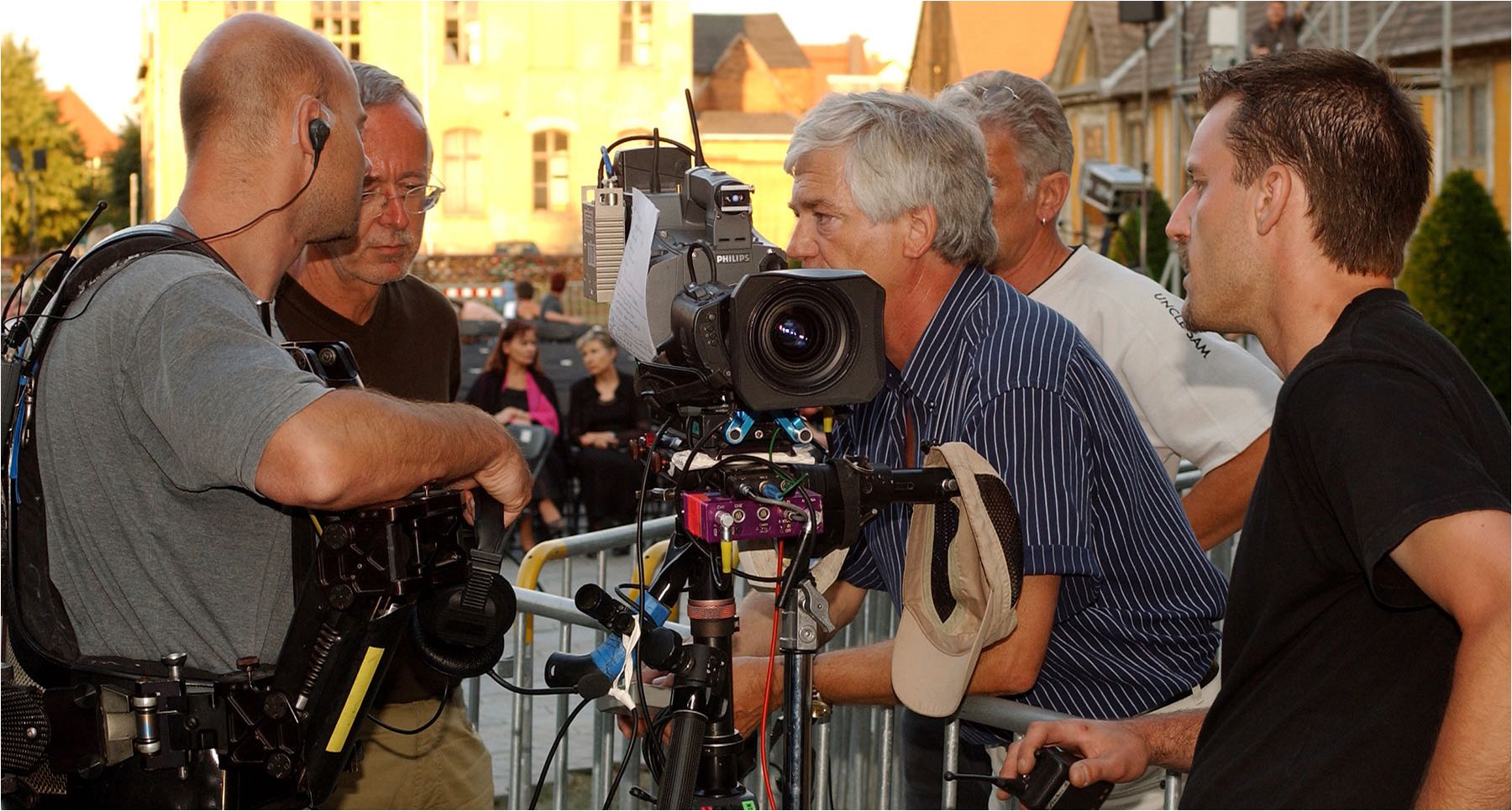  Reportagefotografie. Reportage Fernsehteam MDR bei einem klassischen Konzert in Sachsen Anhalt. Digital Kleinbildkamera mit available Light. Copyright by Fotostudio Jörg Riethausen 