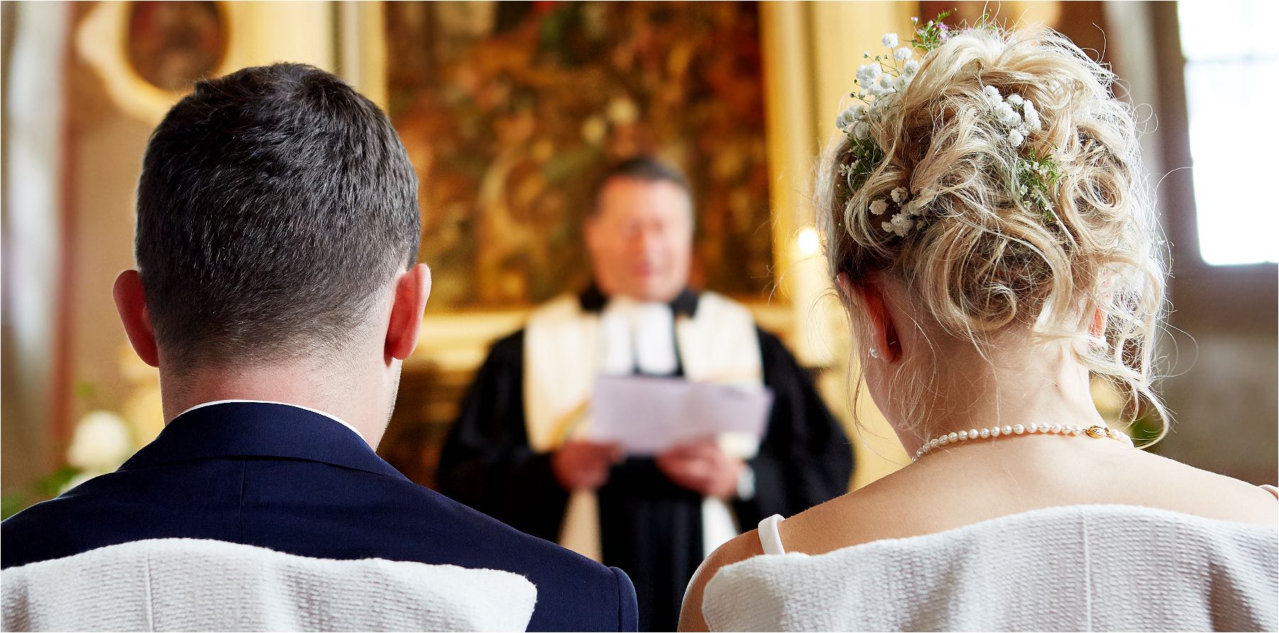 Lass mich doch verrückt sein   Schwangeren & Babyfotografie. Nackt mit Ringelstrümpfen. Verrückt und liebevoll. Tänzerisch perfekt. Studioaufnahme mit Kleinbild digital. Copyright by Fotostudio Jörg Riethausen