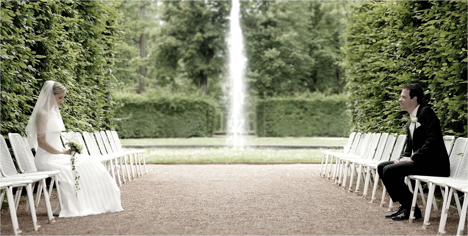  Eine Hochzeit bei wundervollem Sonnenschein im Sommer ist ein tolles Geschenk. Im Park des Schlosses von Lichtenwalde. Vorhandenes Licht mit Reportageblitzgerät. Copyright by Fotostudio Jörg Riethausen 