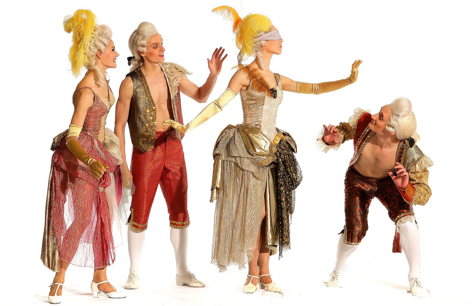  Szenarisches Portrait von 4 Tänzern der städtischen Oper Chemnitz. Weisser Studiohintergrund und 